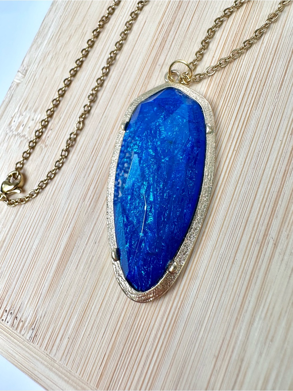 💙Faceted Bright Blue Faux Stone Pendant Necklace